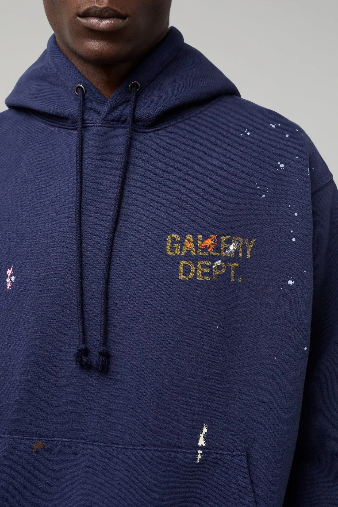GALLERY DEPT. PAINT LOGO HOODIE/Vintage Navy Purple English graffiti distressed hoodie Purple S-XL Front panel GD ENGLISH logo Enlarged back logo Ready-to-wear belt printed with wash and distressed Made with faded distressed texture There is "Art on Display" pattern patch on the cuffs All painted by old craftsmen with splashes of ink Original mold opening Fabric custom woven and dyed Perfect reproduction of the correct version
